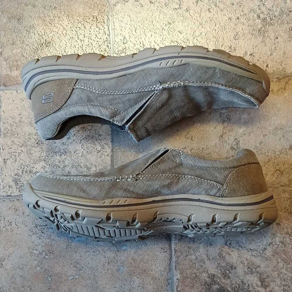 Skechers Relaxed Fit Memory Foam shoes size 7.5 - Picture 8 of 10